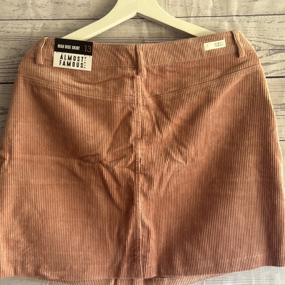 Almost Famous High rise skirt NWT - Picture 5 of 5